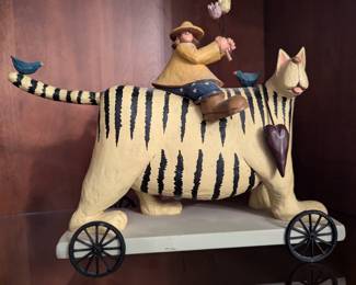 Willieraye Studio carved figure