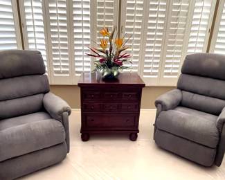 Grey Lazyboy recliners