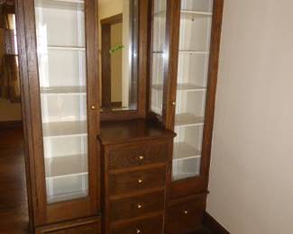 Vintage Oak China Cabinet
$375 now, $225 /