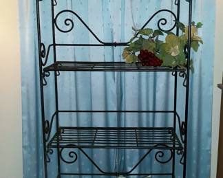 Metal scroll baker's rack