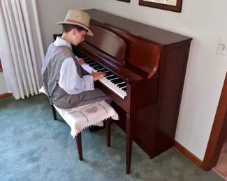 Yamaha upright piano ~ sounds great!