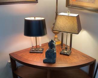 CORNER TABLE AND LAMPS