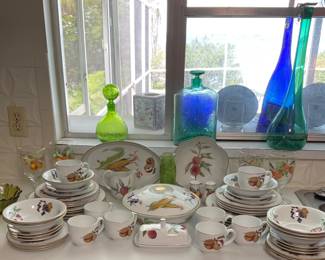 ROYAL WORCESTER PORCELAIN CHINA “EVESHAM”