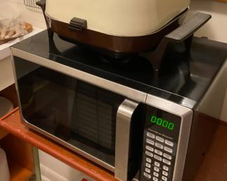 MICROWAVE AND VINTAGE ELECTRIC SKILLET