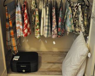 Tablecloths, small safe