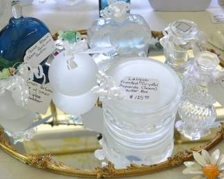 Perfumes and powder box, many Lalique pieces