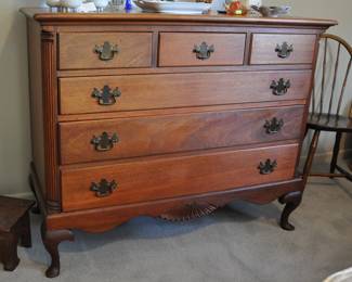Lovely Drexel chest of drawers