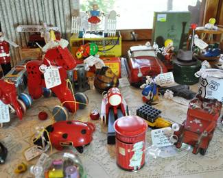 Many, many toys - including several with boxes and vintage Brio