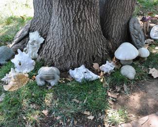 So many pieces of yard art