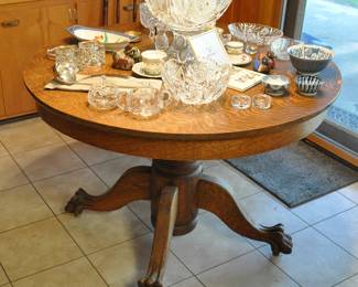 Another look at table and all the table top items