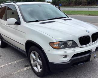 2005 BMW X5 SUV, WHITE WITH TAN LEATHER INTERIOR, 300,175 MILES, GOOD RUNNING CONDITION, TIRES ARE IN GOOD CONDITION POWER WINDOWS & A/C ARE WORKING
DRIVER SEAT HAS A TEAR IN THE LEATHER,