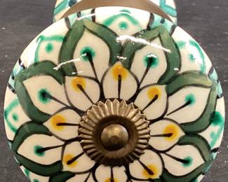DECORATIVE CERAMIC DOOR KNOBS