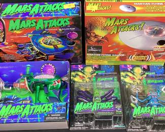 (5) MARS ATTACKS TOYS, DOOM SAUCER, M