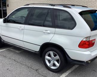 2005 BMW X5 SUV, WHITE WITH TAN LEATHER INTERIOR, 300,175 MILES, GOOD RUNNING CONDITION, TIRES ARE IN GOOD CONDITION POWER WINDOWS & A/C ARE WORKING
DRIVER SEAT HAS A TEAR IN THE LEATHER,
