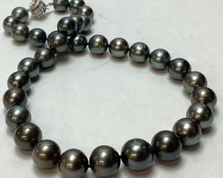 TAHITIAN PEARL & DIAMOND NECKLACE, 14KT WHITE GOLD

BEAD CLASP, 0.35cts DIAMONDS, 103.5g TOTAL WEIGHT

AIGL APPRAISAL $9,550.00,