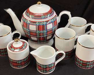 WILLIAMS SONOMA TARTAN PLAID TEA SET