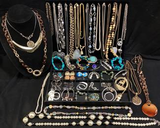 ASSORTED COSTUME JEWELRY, NECKLACES