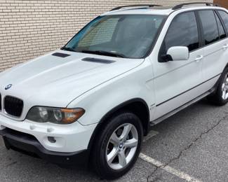 2005 BMW X5 SUV, WHITE WITH TAN LEATHER INTERIOR, 300,175 MILES, GOOD RUNNING CONDITION, TIRES ARE IN GOOD CONDITION POWER WINDOWS & A/C ARE WORKING
DRIVER SEAT HAS A TEAR IN THE LEATHER,