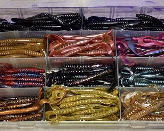 TACKLE BOX OF 200 FISHING WORMS