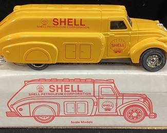 ERTL DIE CAST METAL 1938 DODGE AIRFLOW