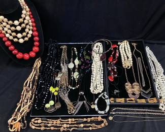 ASSORTED COSTUME NECKLACES
