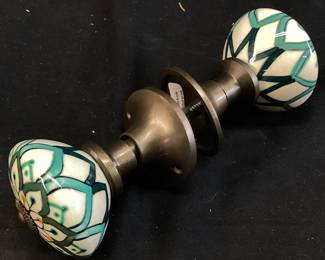 DECORATIVE CERAMIC DOOR KNOBS