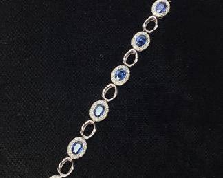 PLATINUM SAPPHIRE & DIAMOND BRACELET, 7.87cts SAPPHIRE, 1.91cts DIAMONDS, 26g TOTAL WEIGHT

GGA APPRAISAL $33,570.00,