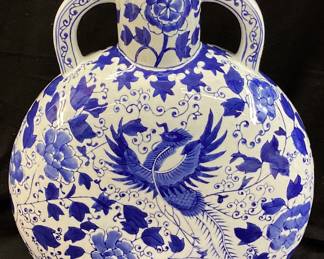 BLUE WHITE HANDLED ORIENTAL JUG/VASE