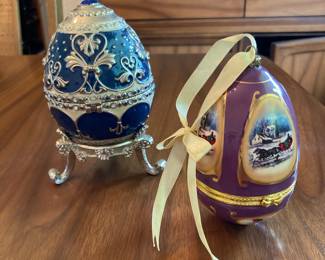 Blue & White Faberge Egg Music Box, 2008 Valerie Parr Mr. Christmas Purple Musical Egg