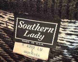 Southern Lady Black/White Abstract Design Sweater - Size Large