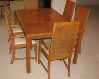 Dining table/ 6 chairs/ 2 leaves