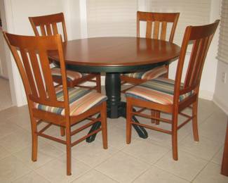 Kitchen table/1 leaf/ 4 chairs