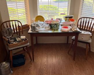 kitchen table/4 chairs