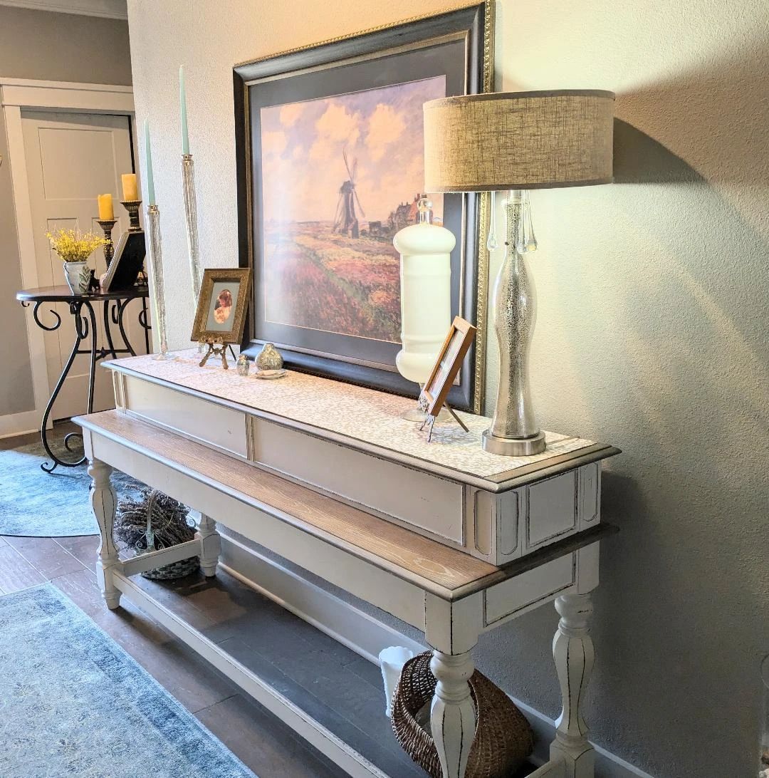 kitchen Island w bar stools or Entry Table