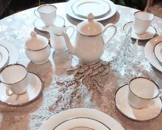 NIKKO "Band of Platinum" Tea Set                                          Tea Pot, 4 Dessert Plates, 4 Cups & Saucers, Creamer & Sugar w / lid