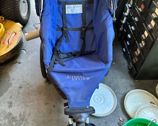 Collapsible 3 wheel stroller