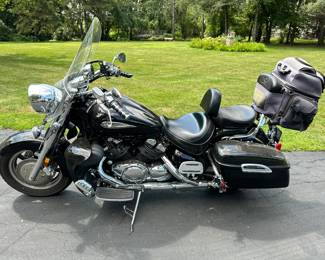 2007 Yamaha Royal Star deluxe, little over 8000 miles, with stereo rear bag and side bags, windshield cruise control. 