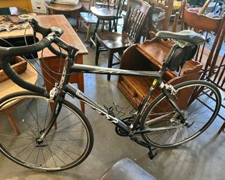 2009 Felt road bike. Owner states road about 6 times. Mint condition.