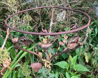 Iron pot holder w birds