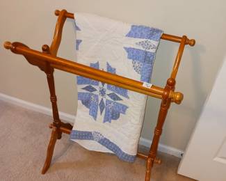 Quilt stand and quilt