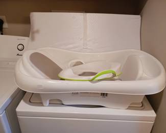 Baby bathing station