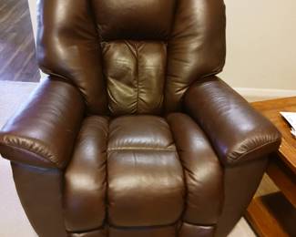 Like new electric recliner leather
