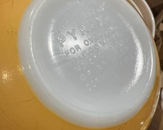 Vintage Pyrex Stacking Set