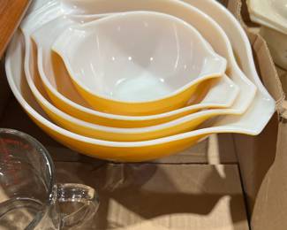 Vintage Pyrex Stacking Set