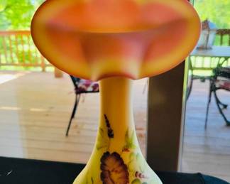 Vintage Fenton , Custard , Vase 