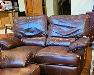 Leather loveseat recliner