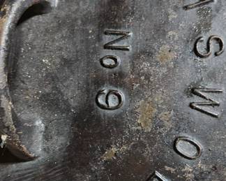 Griswold top of lid marks