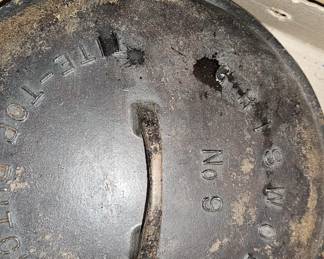 Lid top of Griswold Dutch oven