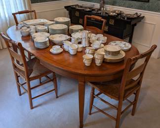 Dining Room Table with Leaves