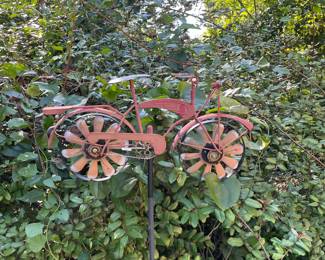 Cool, bike-themed outdoor yard art!